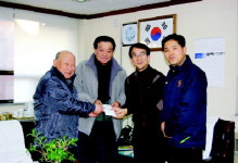 수원 권선1동 경로당협, 주민센터에 성금