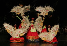 흥겨운 장단  춤추는 인형