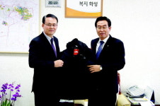 농협 화성지부, 구제역 방역 공무원에 방한복