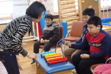 장애 초중생 음악으로 치료한다