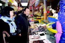 홍일표 의원, 석바위·신기시장 방문 민생탐방