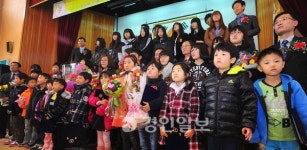 北포격 석달만에 열린 연평초교 통합졸업식