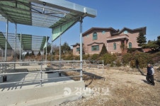 마을 코앞에 소축사 주민들 황당