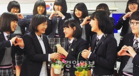 카네이션 닮은 제자들의 사랑