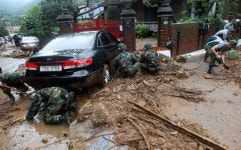 우면산 산사태 10명 사망 · 400여명 대피… 사망자 늘듯