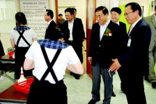 이재오 특임장관, 소년보호기관 방문