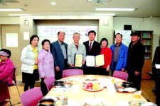 만수여중, 인수경로당과 자매결연