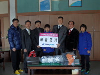 하이트진로, 신하초 축구부에 후원품