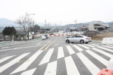 차 못다니는 완공 도로
