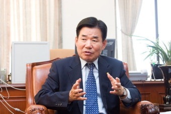 [핫코너]60%↑득표율 3선… 김진표 원내대표