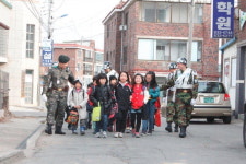 5군단 헌병대 등·하굣길 도우미 화제