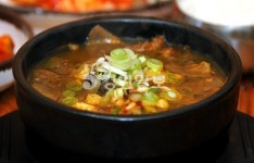 [고속도로 휴게소 맛집] 아빠 엄마는 안성국밥·아이들은 아카시아 꿀돈가스(표)