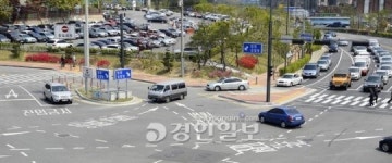 수원지법 앞 오거리 아찔한 곡예운전