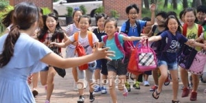 폭염과 전력난 속 초등학교 개학 두얼굴
