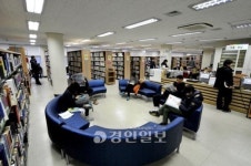 [공간과 사람·13]의왕 중앙도서관 책마루