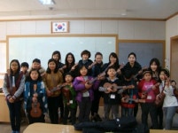 아시아나 승무원 봉사동아리, 부천덕산초 대장분교에 우쿠렐레 기증