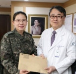 길병원, 17사단에 문화공연 티켓 전달