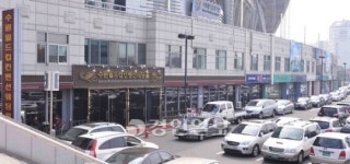 뷔페영업 웨딩홀 있는데… 또 뷔페 임대