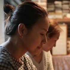 이효리와 큰언니, 따스한 자매 케미 빛나며 해변 산책 화제!