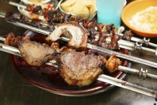 포르케타란 통돼지 속에 마늘·허브·향신료 넣어 구운 이탈리아 전통요리