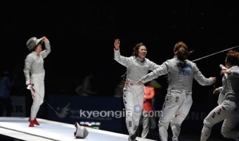 [아시안게임]한국 여자 펜싱 사브르 단체전 금메달, 이라진·김지연