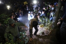 보수단체, 김포시 야산에서 대북전단 긴급 살포(2보)