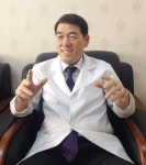 고양 이성영 ‘화정 벌’ 의원장… 봉침놓는 의사 가족들 ‘벌떼 온정’