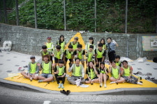 아이들 안전공간 ‘옐로카펫(삼각형모양 노란색구역)’