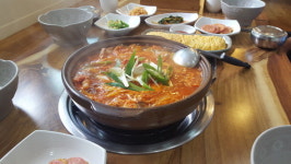 [맛집을 찾아서] 수원 우만동 ‘그집 김치찌개’