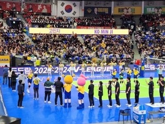 프로배구 현대건설, 흥국생명에 0-3 완패…우승 확정 실패