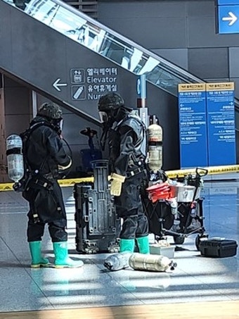인천국제공항 승객 소지품에서 신경 작용제 발견, 소방당국 조사