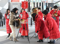 계엄·탄핵 여파에… 연말 기부 위축될라 ‘한숨만’
