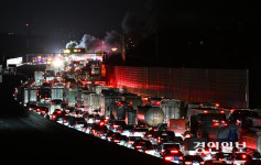 [화보] 유조차 화재로 마비된 서해안고속도로 서평택IC 인근