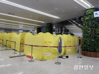 [현장르포] 빈소가 된 공항… 조용했던 무안 일대는 울음소리만