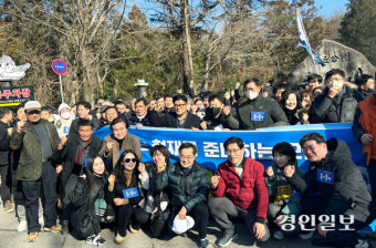 [영상+] 김동연 “광주 정신, 헌법 포함돼야”… 5·18묘지 방명록엔 “제7공화국”