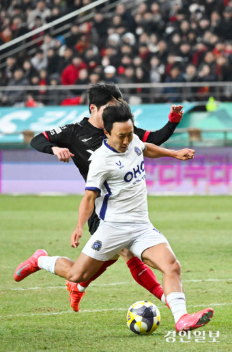 [K리그 현장] FC안양, FC서울에 1-2 패배… ‘연고지더비’ 승리는 다음으로