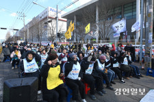 [화보] 한국니토옵티칼 평택공장 ‘고용승계’ 외치는 금속노조