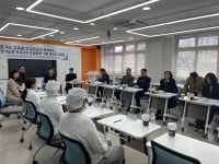 “900명분 재료 볶아주고 튀겨주고…” 오산 운천중 급식 ‘조리 로봇’ 도입 긍정적