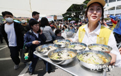 [포토] 양주시 백석읍서 무병장수 기원 ‘경로잔치’