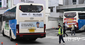 버스·행인 뒤섞인 노후터미널, 위험해도 이전 ‘막막’