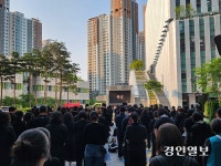 “현승준 선생님 미안합니다” 경기도교육청 앞 추모의 목소리