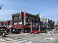 [전시리뷰] 예술 속으로 들어간 거북시장 사람들… 문화공간 터·틀 기획전 ‘기억의 기록Ⅰ: 마을 사람들’