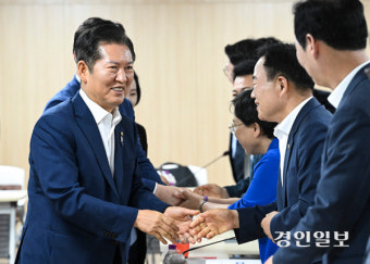 정청래, 경기도의회 찾아 ‘검찰·사법·언론 개혁법안’ 속도전 약속