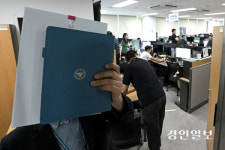 경찰, ‘오산 옹벽붕괴’ 사고 관련 오산시·현대건설 압수수색