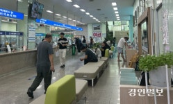 [현장르포] “평소엔 인터넷으로 다 되는데”… 국정자원 화재로 시민 몰린 민원실