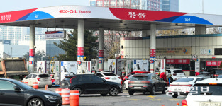 추석 앞두고 널뛰는 기름값… 귀경길 부담 늘어나나