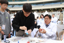 메디스트수학과학 | [에듀인천] 전국 최대 규모 수학·과학 축제… 300개 체험 부스에 수만 명 ‘북적’