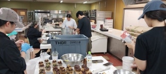 청강문화산업대 학생들 제과·베이커리 꾸러미 나눔 활동