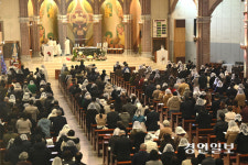 [포토] 수원 권선동성당 ‘성탄 미사’