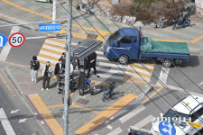 차량 - 행인 눈치게임 ‘교통섬’… 우회전 사고 주의보